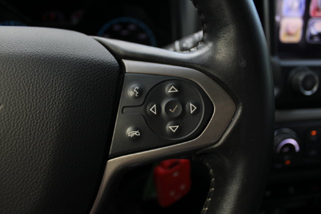 Used 2018 Chevrolet Colorado Z71 w/ Z71 Midnight Edition AWD/4WD image 8