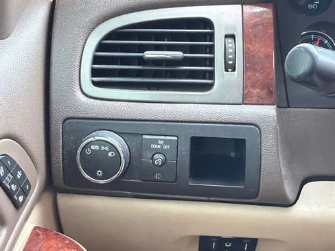 Used 2013 Chevrolet Avalanche LTZ RWD image 38