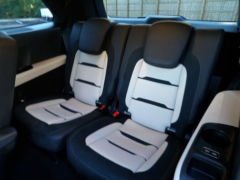 Used 2025 Mercedes-Benz GLS 63 AMG 4MATIC image 33