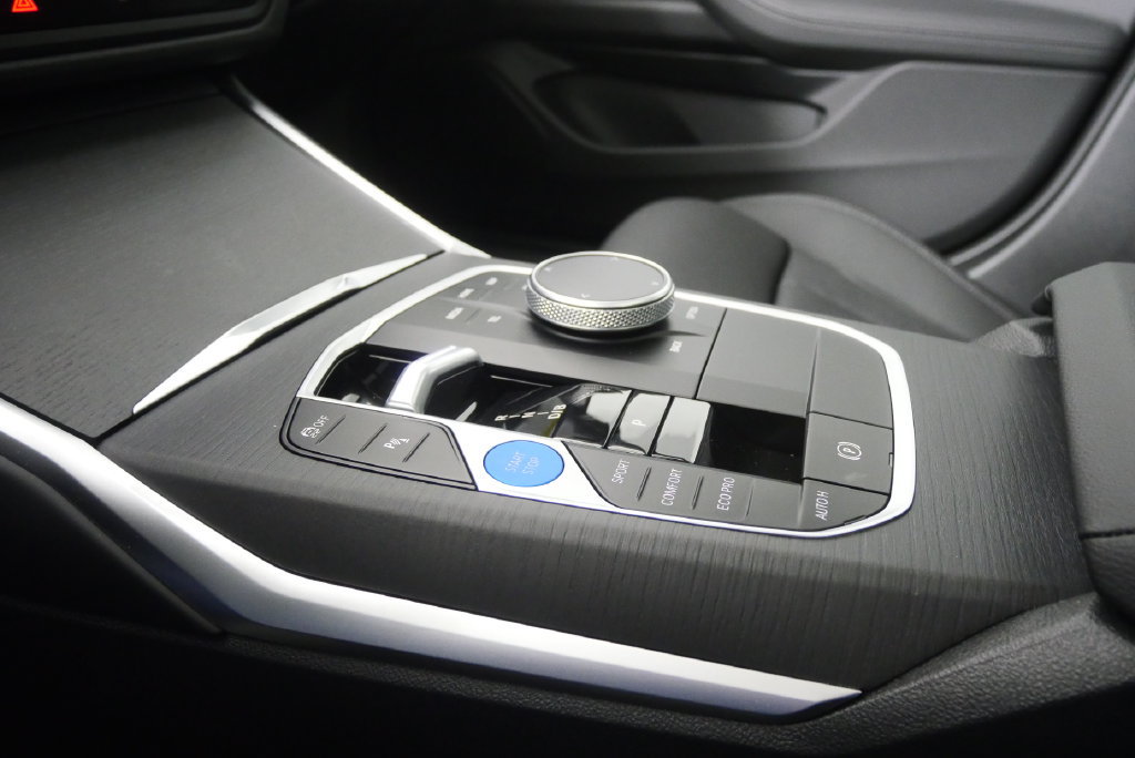 Used 2026 BMW i4 eDrive40 w/ Premium Package RWD image 24