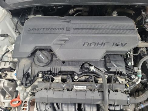 Used 2021 Hyundai Elantra SE image 30