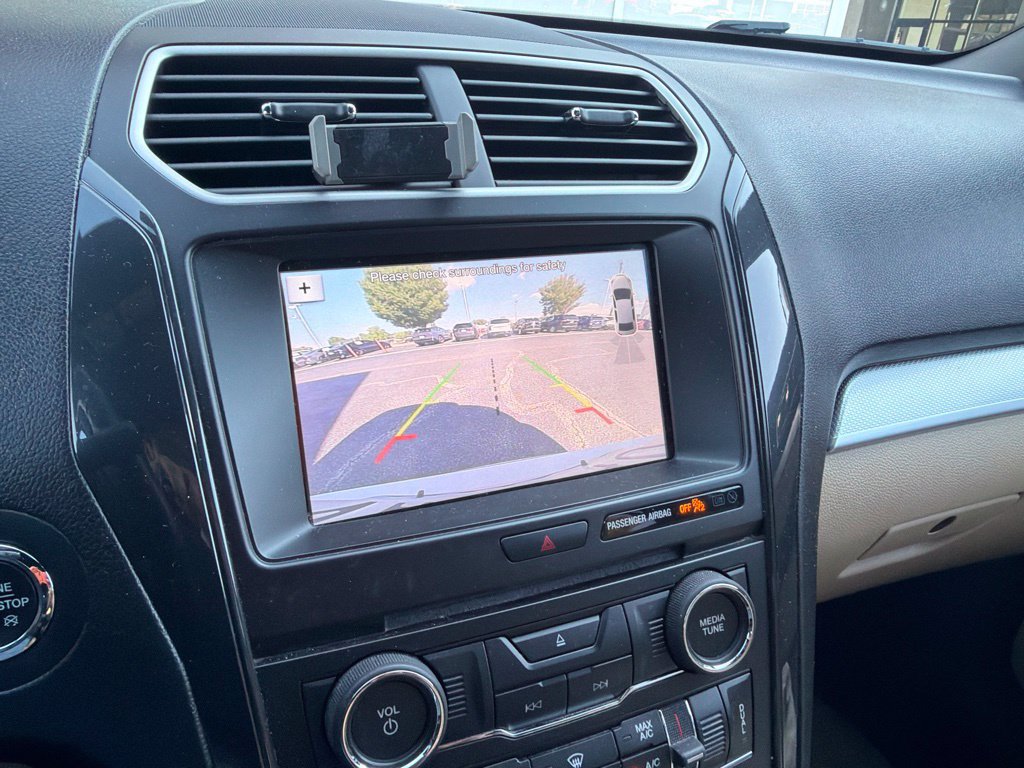 Used 2017 Ford Explorer XLT w/ Equipment Group 201A AWD/4WD image 3