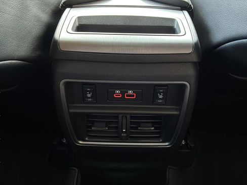 Used 2024 Nissan Murano SL FWD image 17