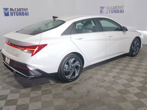 Used 2025 Hyundai Elantra Limited FWD image 10
