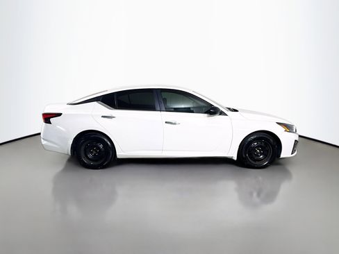 Used 2025 Nissan Altima 2.5 S image 11