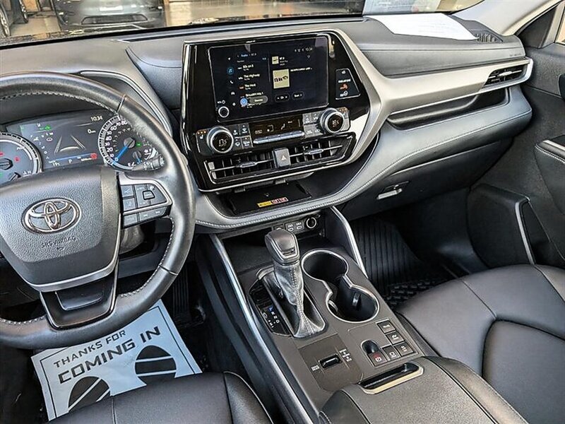 Used 2025 Toyota Highlander XLE AWD/4WD image 24