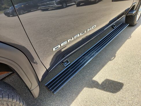Used 2021 GMC Sierra 2500 Denali w/ Denali Ultimate Package AWD/4WD image 9