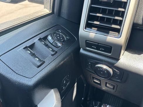 Used 2019 Ford F150 Lariat w/ Equipment Group 502A Luxury AWD/4WD image 13
