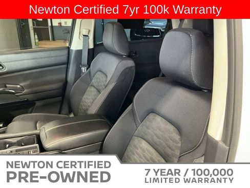 Used 2025 Nissan Pathfinder SV FWD image 16