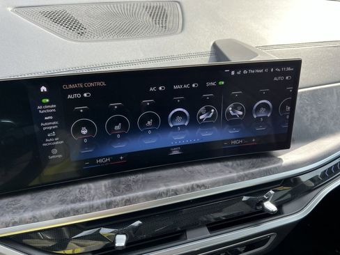 Used 2023 BMW X7 xDrive40i w/ Executive Package image 22