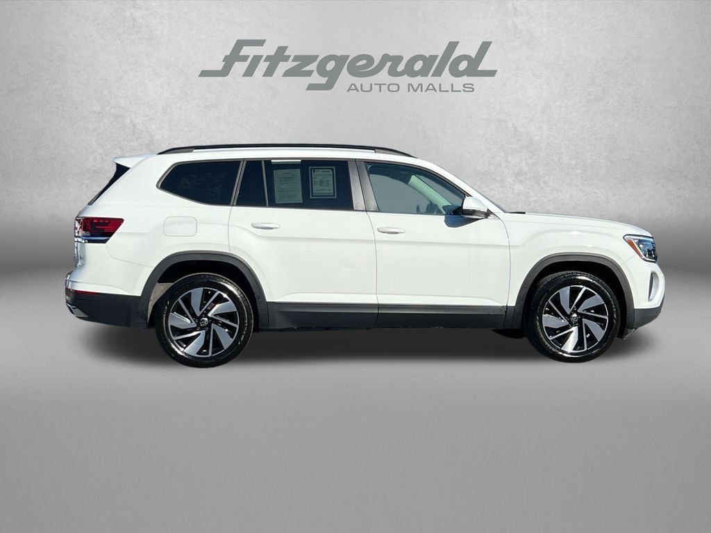 Used 2024 Volkswagen Atlas SE AWD/4WD image 3