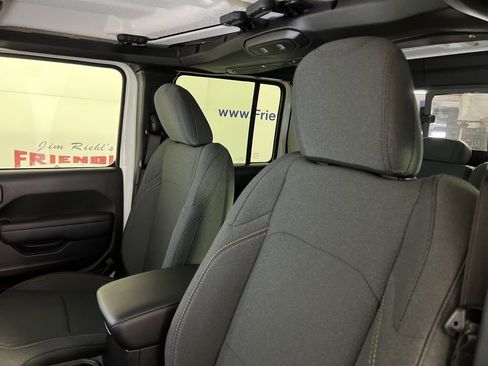 New 2026 Jeep Gladiator Sport image 8