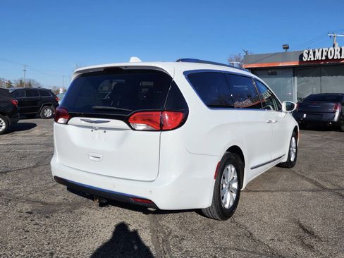 Used 2018 Chrysler Pacifica Touring-L image 11