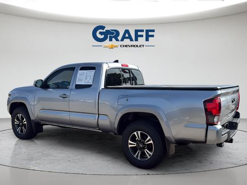 Used 2018 Toyota Tacoma TRD Sport AWD/4WD image 14
