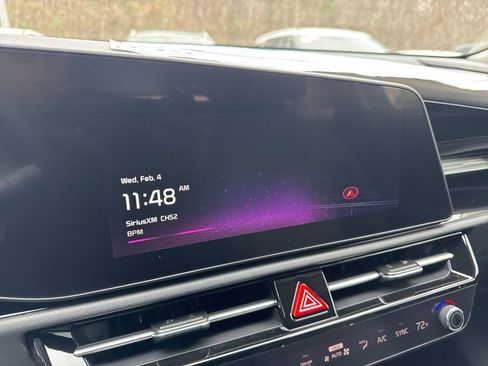 New 2026 Kia Niro EX image 3