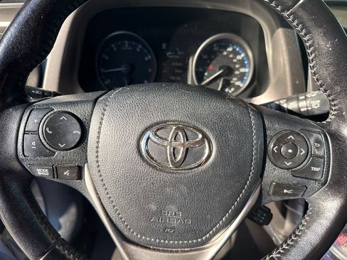 Used 2017 Toyota RAV4 XLE FWD image 6