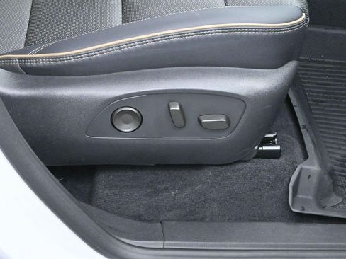 Used 2025 Chevrolet Traverse High Country FWD image 33
