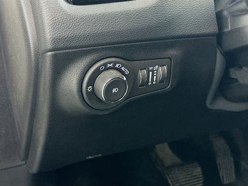 Used 2019 Jeep Compass Limited image 16