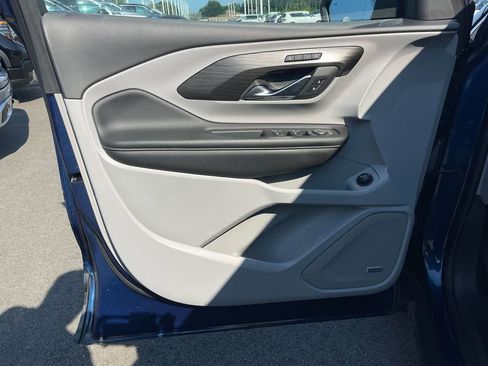 Used 2022 GMC Terrain SLT w/ Infotainment Package II image 27