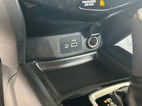 Used 2018 Nissan Rogue SV FWD image 48