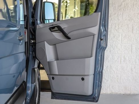 Used 2018 Mercedes-Benz Sprinter 2500 image 47