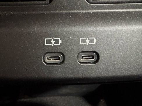 Used 2023 Toyota Crown Limited image 17