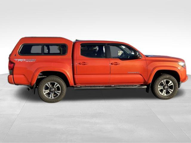 Used 2017 Toyota Tacoma TRD Sport w/ Tow Package (A/T) AWD/4WD image 5