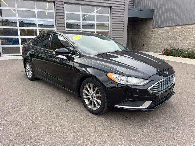 Used 2017 Ford Fusion SE FWD image 3