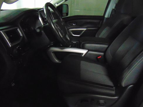 Used 2021 Nissan Titan SV w/ SV Convenience Package AWD/4WD image 9