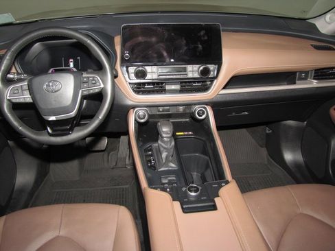 Used 2024 Toyota Grand Highlander Platinum image 15