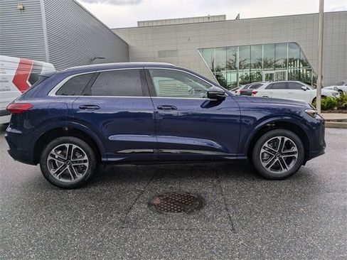 Used 2025 Audi Q5 Premium w/ Convenience Package image 10