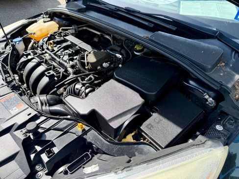 Used 2015 Ford Focus Titanium FWD image 17