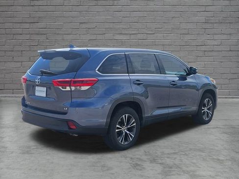 Used 2019 Toyota Highlander Plus FWD image 5