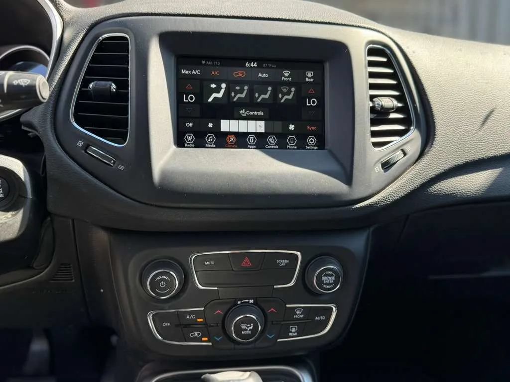 Used 2020 Jeep Compass Latitude w/ Cold Weather Group AWD/4WD image 27