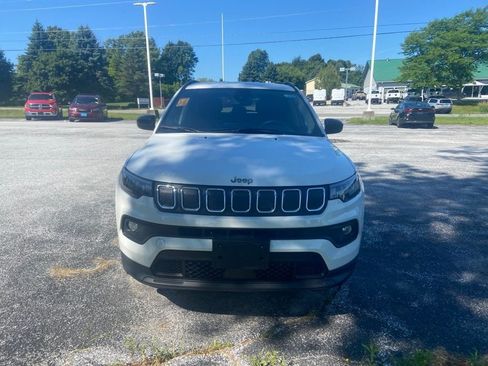 Used 2022 Jeep Compass Latitude AWD/4WD image 2