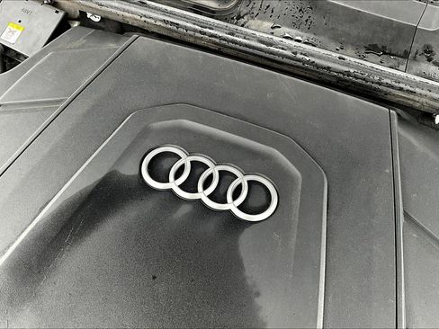 Used 2019 Audi Q8 Premium Plus w/ Premium Plus AWD/4WD image 36
