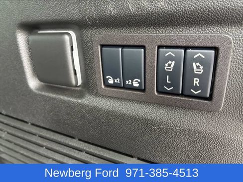 Used 2024 GMC Yukon XL Denali w/ Advanced Technology Package AWD/4WD image 36