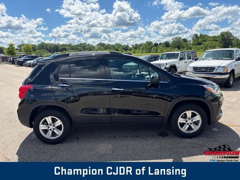 Used 2019 Chevrolet Trax LT w/ LT Convenience Package AWD/4WD image 8