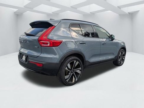Certified 2023 Volvo XC40 B5 Plus w/ Climate Package AWD/4WD image 5