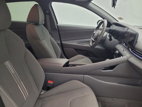 Used 2025 Hyundai Elantra SEL FWD image 21