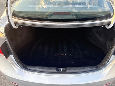 Used 2016 Hyundai Elantra SE image 16