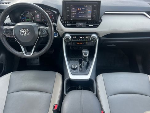 Used 2022 Toyota RAV4 XLE Premium image 13