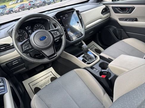 Used 2025 Subaru Forester Premium image 31