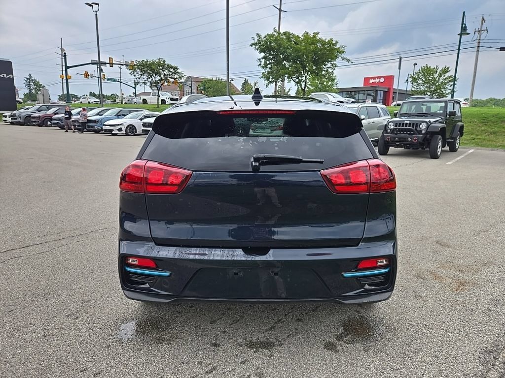 Used 2022 Kia Niro EX w/ Cold Weather Package FWD image 4