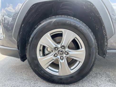 Used 2024 Toyota RAV4 XLE FWD image 31
