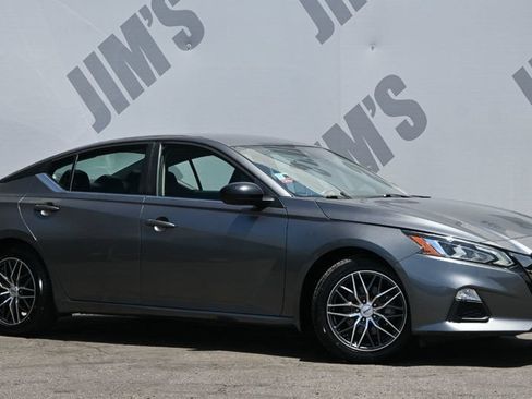 Used 2022 Nissan Altima 2.5 SR FWD image 3
