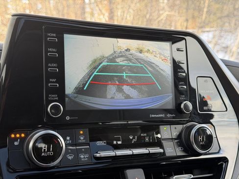 Used 2022 Toyota Highlander XLE image 8