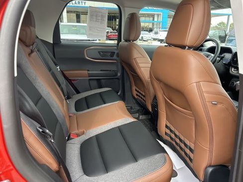 Used 2024 Ford Bronco Sport Outer Banks w/ Tech Package image 32