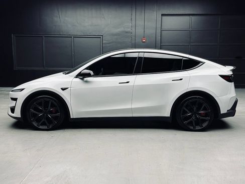 Used 2026 Tesla Model Y Performance AWD/4WD image 3