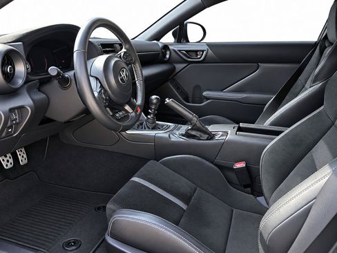Used 2023 Toyota GR86 Premium w/ ALL Weather Mat Package (TMS) RWD image 6